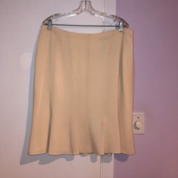 Skirt and blazer set - Picture 2 of 3